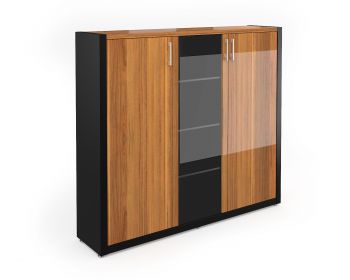 Шкаф (секция шкафа для одежды в правой двери)