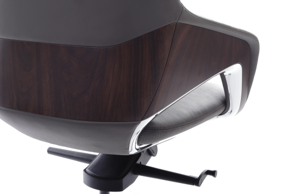 Кресло для руководителя Aura-M FK005-B. Фото 3