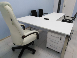 Частная клиника - кабинет главврача. Фото 7